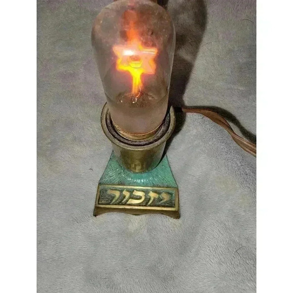 Yizkor Brass Lamp - Picture 5 of 6